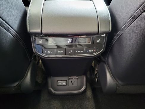 New 2026 Toyota Highlander Platinum image 14