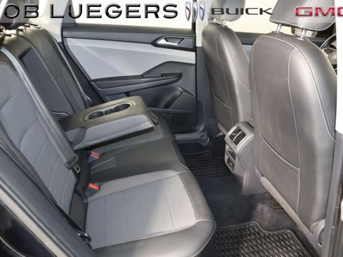 Used 2022 Volkswagen Taos SE FWD image 14
