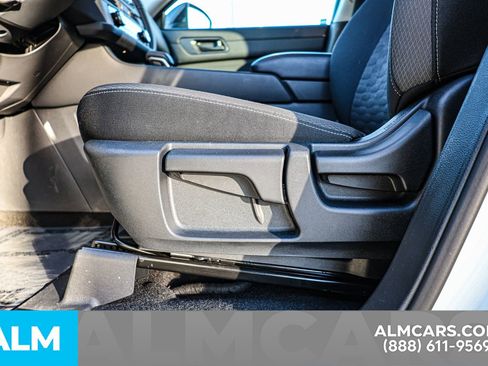 Used 2025 Nissan Pathfinder S image 22