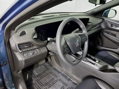 Used 2024 Buick Envista Preferred image 8