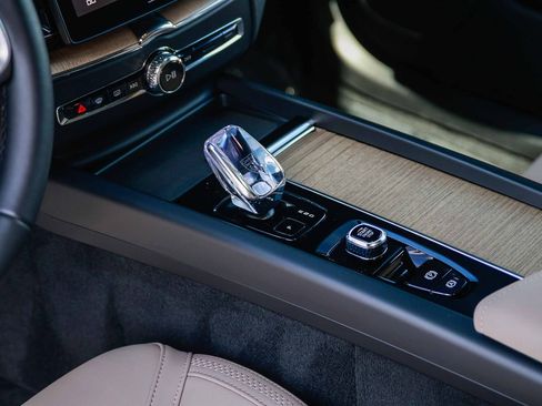 Used 2026 Volvo XC60 B5 Plus w/ Protection Package Premier image 22