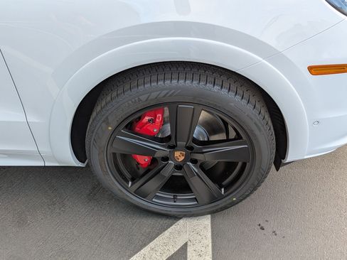 New 2026 Porsche Cayenne S image 11