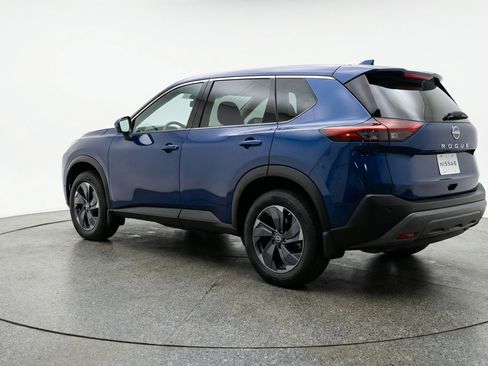 Used 2025 Nissan Rogue SV image 6