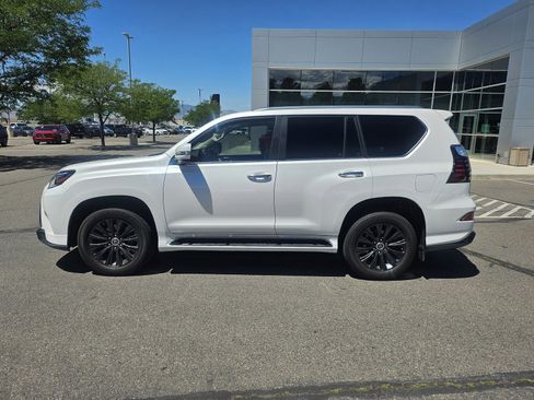 Used 2023 Lexus GX 460 Luxury w/ Sport Design Package AWD/4WD image 9