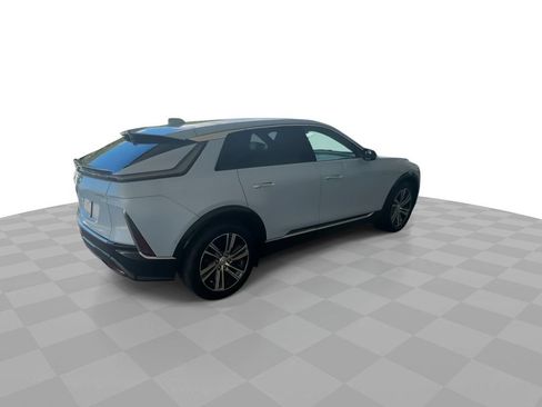 Certified 2024 Cadillac Lyriq Luxury AWD/4WD image 8