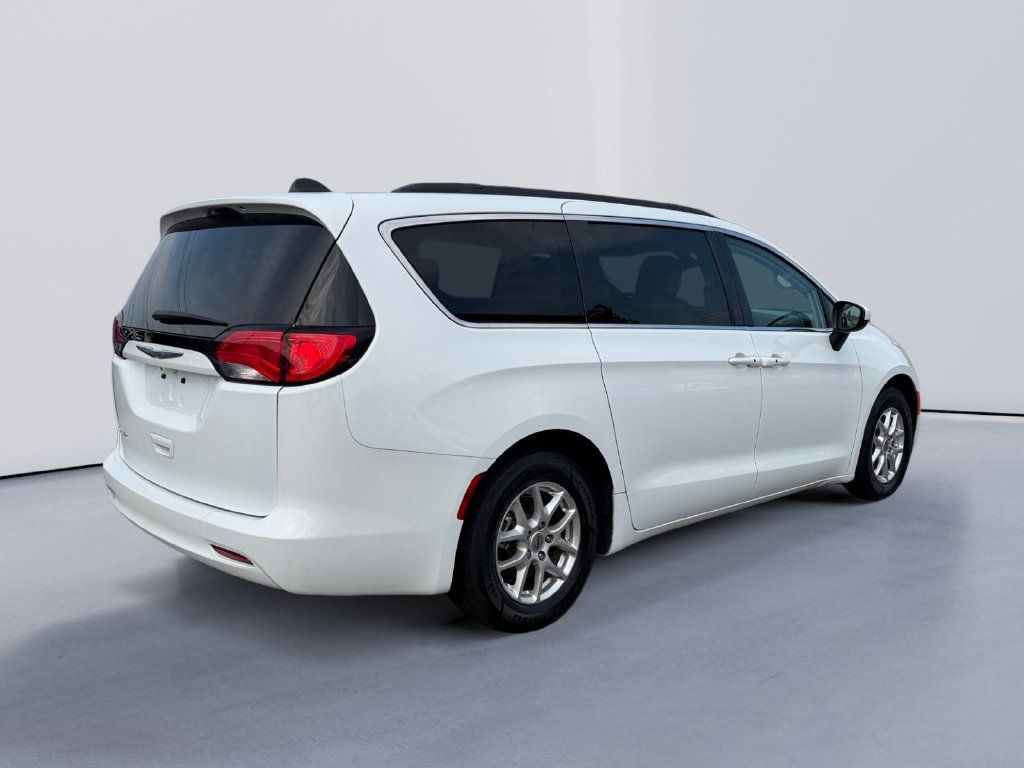 Used 2021 Chrysler Voyager Lxi FWD image 3