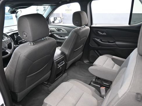 Used 2023 Chevrolet Traverse LT image 37
