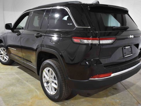 New 2025 Jeep Grand Cherokee Laredo X image 8