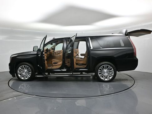 Used 2016 Cadillac Escalade ESV Platinum image 35