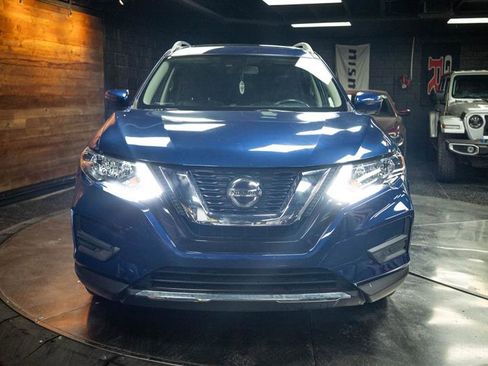 Used 2019 Nissan Rogue SV w/ Sun & Sound Touring Package FWD image 4