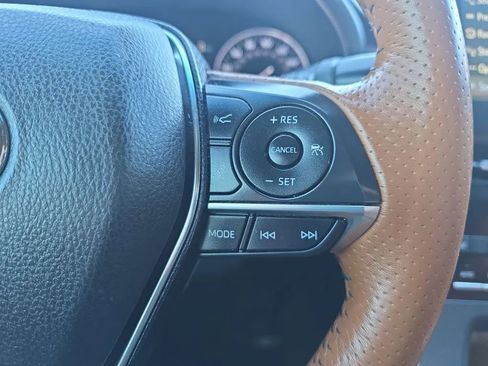 Used 2019 Toyota Avalon Limited image 19