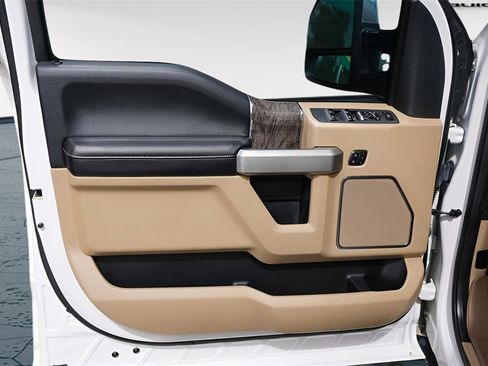 Used 2017 Ford F250 Lariat w/ Lariat Ultimate Package image 28