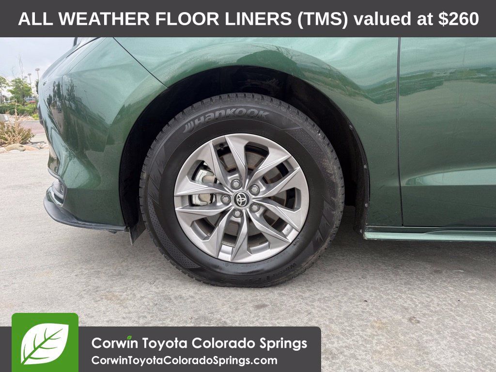 Used 2025 Toyota Sienna LE AWD/4WD image 4