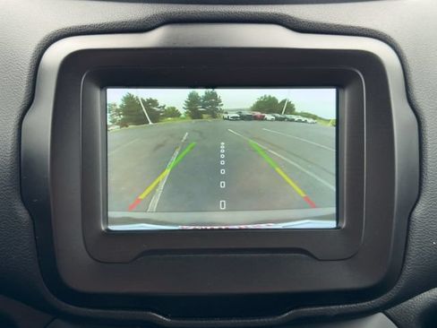 Used 2021 Jeep Renegade Latitude FWD image 35