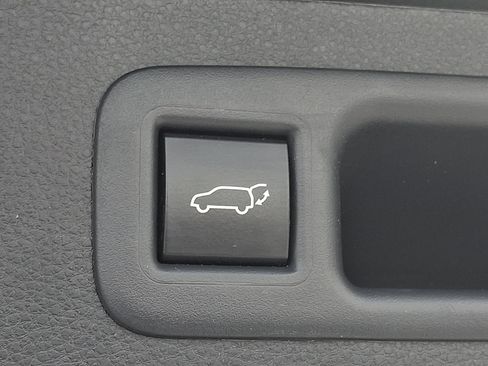 Used 2023 Toyota Highlander XLE image 31