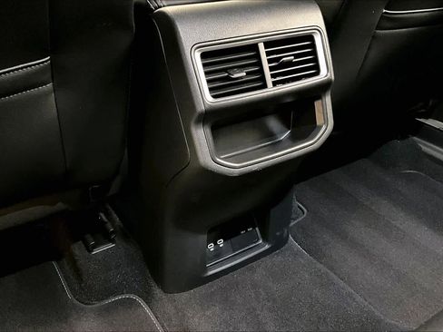 Used 2024 Volkswagen Atlas Cross Sport SE image 37