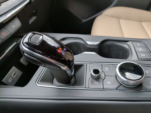 Used 2025 Cadillac XT4 Premium Luxury image 26