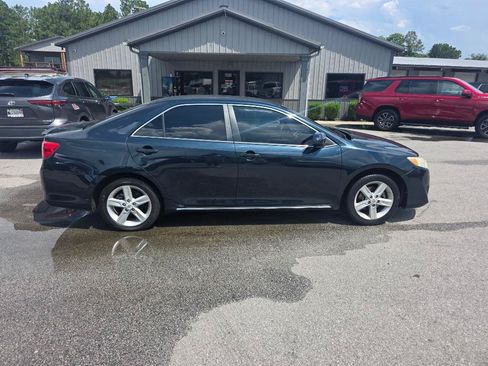 Used 2014 Toyota Camry LE FWD image 4