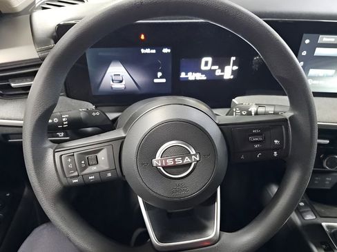 Used 2025 Nissan Kicks SV w/ Charging Package FWD image 7