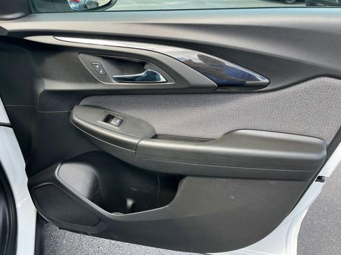 Used 2021 Chevrolet TrailBlazer LS image 22