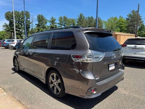 Used 2015 Toyota Sienna SE FWD image 5