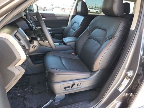 Used 2025 Nissan Pathfinder Platinum w/ Cargo Package image 12