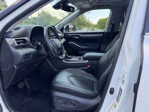 Used 2021 Toyota Highlander Limited AWD/4WD image 16
