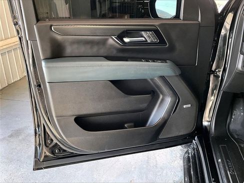 Used 2025 GMC Yukon AT4 w/ LPO, Floor Liner Package image 9