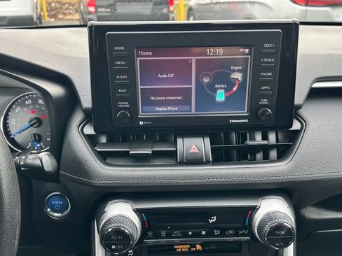 Used 2021 Toyota RAV4 XLE image 17