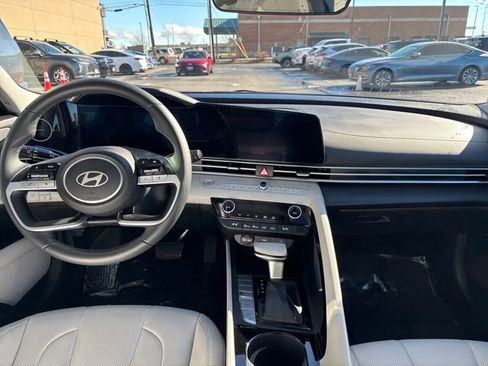 Certified 2025 Hyundai Elantra Limited image 10