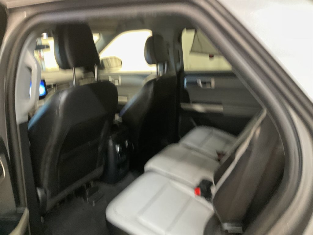 Used 2021 Ford Explorer XLT w/ Equipment Group 202A AWD/4WD image 7