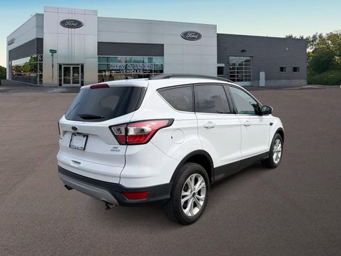 Used 2017 Ford Escape SE w/ Equipment Group 201A FWD image 9