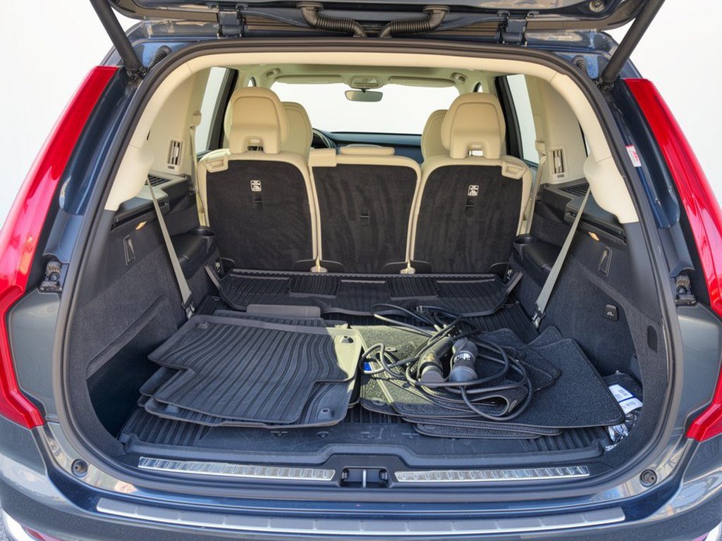 Certified 2025 Volvo XC90 T8 Ultra w/ Protection Package Premier AWD/4WD image 28