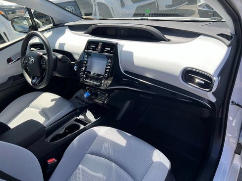Certified 2022 Toyota Prius LE FWD image 21