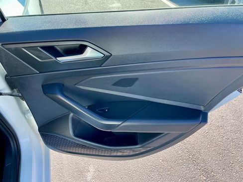 Used 2019 Volkswagen Jetta R-Line w/ R-Line Cold Weather Package image 9