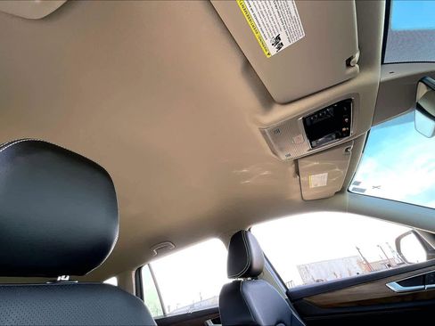 Used 2025 Volkswagen Atlas SE image 31