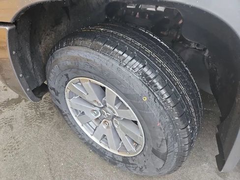 Used 2007 Mitsubishi Raider LS image 28