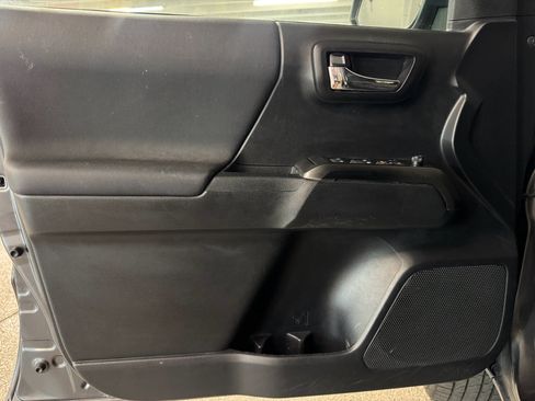 Used 2021 Toyota Tacoma TRD Off-Road image 15