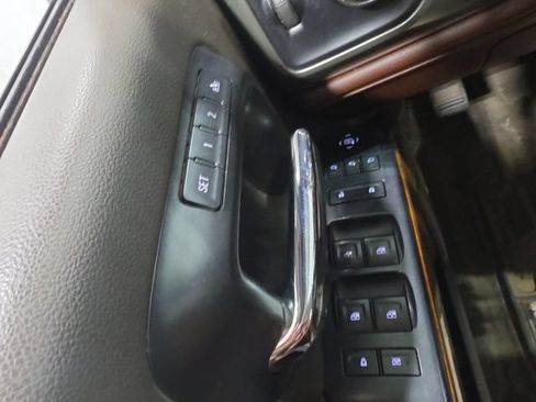 Used 2016 Chevrolet Silverado 1500 High Country w/ High Country Premium Package AWD/4WD image 15