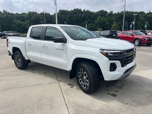 Used 2024 Chevrolet Colorado Z71 w/ Z71 Convenience Package 2 AWD/4WD image 9