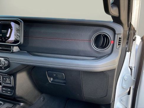 Certified 2025 Jeep Wrangler Unlimited Rubicon w/ Convenience Group image 20