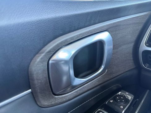 Used 2021 Kia Sorento SX Prestige image 23