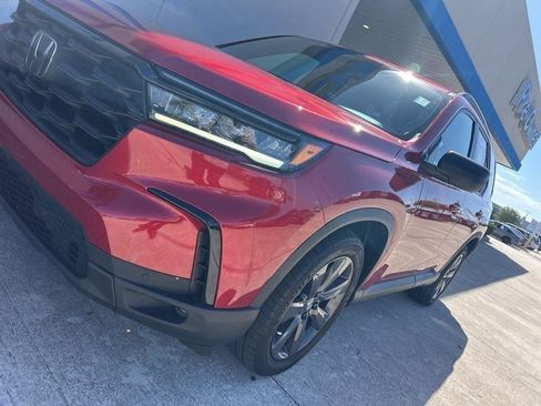Used 2024 Honda Pilot Sport image 4