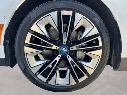 Certified 2025 BMW i5 xDrive40 w/ Premium Package image 14