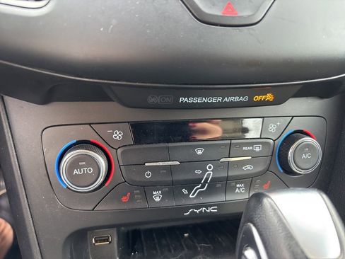 Used 2016 Ford Focus SE FWD image 15