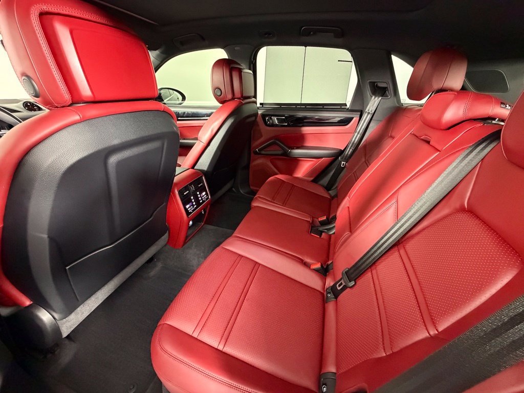 Certified 2023 Porsche Cayenne AWD/4WD image 40