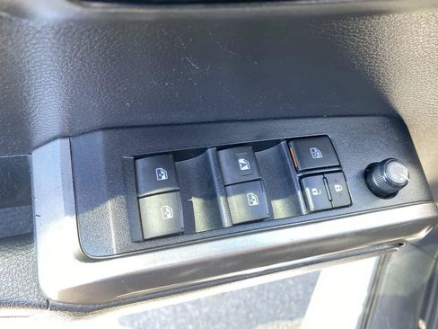 Certified 2022 Toyota Tacoma SR5 AWD/4WD image 13