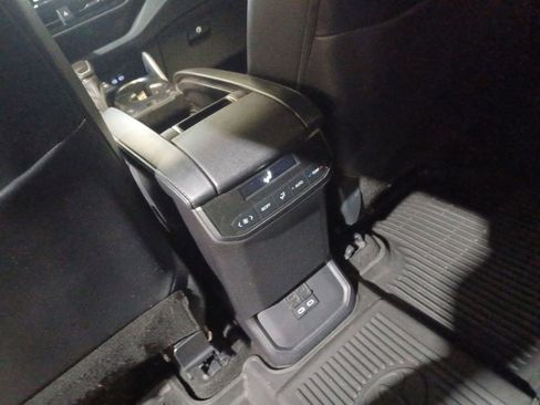 Used 2023 Toyota Highlander XLE image 23