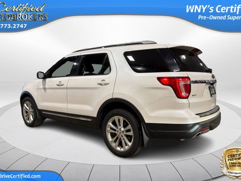 Used 2018 Ford Explorer XLT w/ Equipment Group 202A AWD/4WD image 8