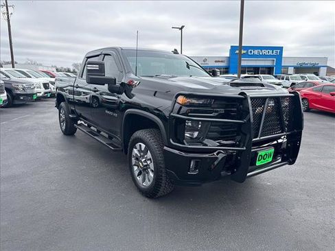 Used 2025 Chevrolet Silverado 2500 Custom w/ Custom Value Package image 4